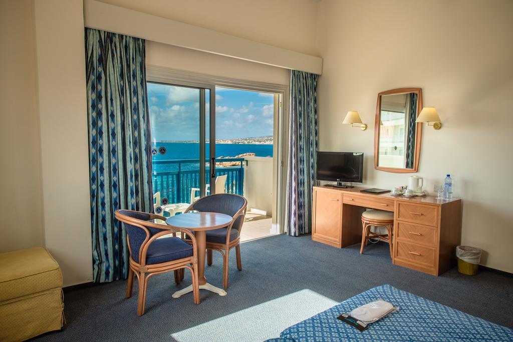 Cynthiana Beach Hotel Kissonerga Habitación foto